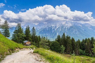 Hoher Kranzberg dağından Almanya 'nın Mittenwald yakınlarındaki Karwendel Dağları' na.