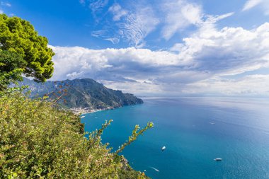 İtalya, Ravello 'dan Amalfi Sahili manzarası.