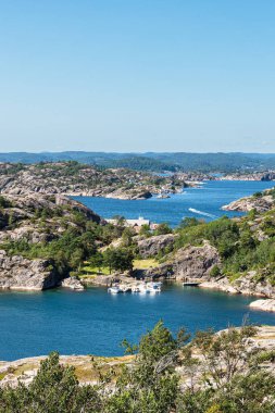 Norveç 'teki takımadaların üzerinden Monsoya adasından görüntü.