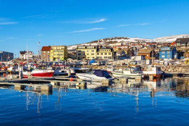 Norveç 'teki Çekiç Festivali' nin limanının manzarası.