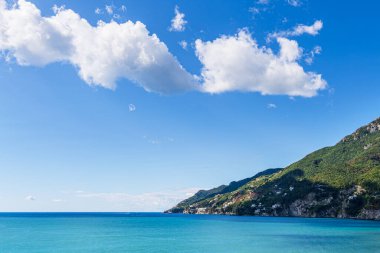 Akdeniz kıyıları, İtalya 'daki Amalfi Sahili' nde Vietri Konsolosu Mare yakınlarında..