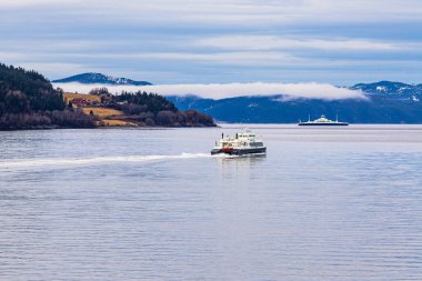 Norveç 'in Trondheim kenti yakınlarındaki feribotlar.