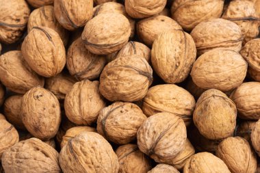 Cevizli arkaplan resmi. Çerçeveyi dolduran fındık yığını.