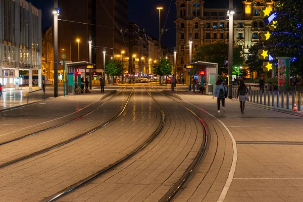Frankfurt 德国法兰克福 2018年5月2日 德国法兰克福中部地区的常规战略 城市有轨电车钢轨街道 图库照片