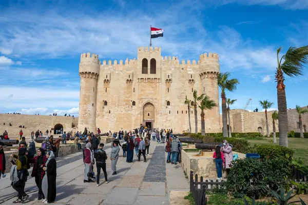 埃及亚历山大港2021年1月29日 亚历山大港的柴湾城堡 Citadel Qaitbay 是一座建于15世纪的防御要塞 位于地中海沿岸 位于亚历山大港前灯塔的所在地 图库图片