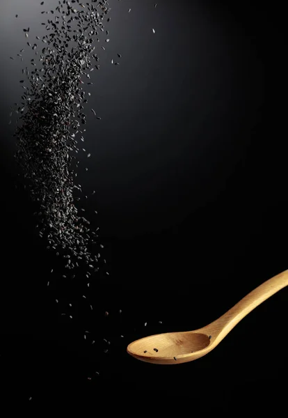 Grains Black Sesame Poured Wooden Spoon Black Sesame Dark Background — Stock Photo, Image