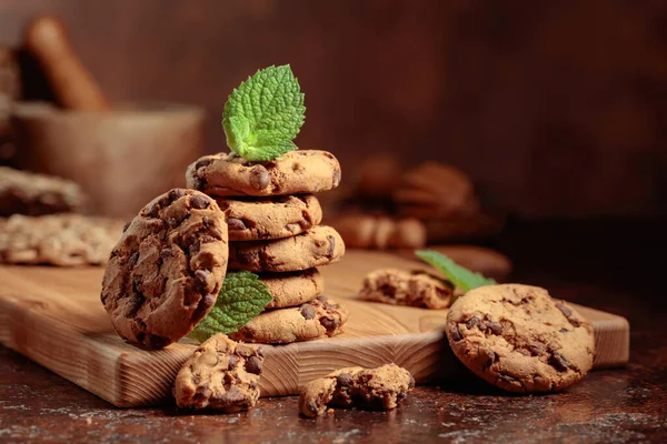 Freshly Baked Chocolate Cookies Mint Brown Background — Fotografia de Stock