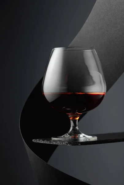 Egy Korty Brandy Fekete Alapon — Stock Fotó