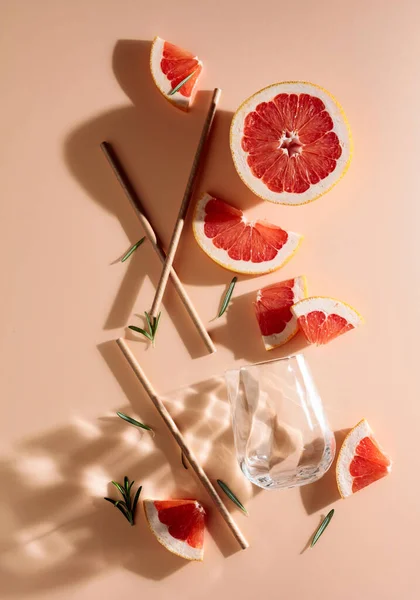 Grapefruit Slices Rosemary Straws Empty Glass Top View — 스톡 사진