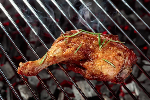 Appetizing Grilled Juicy Chicken Golden Brown Crust Grill Smoke — Stock Photo, Image