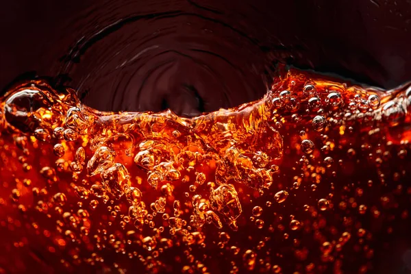 用气泡冷却夏天的饮料的结构 宏观射门 — 图库照片