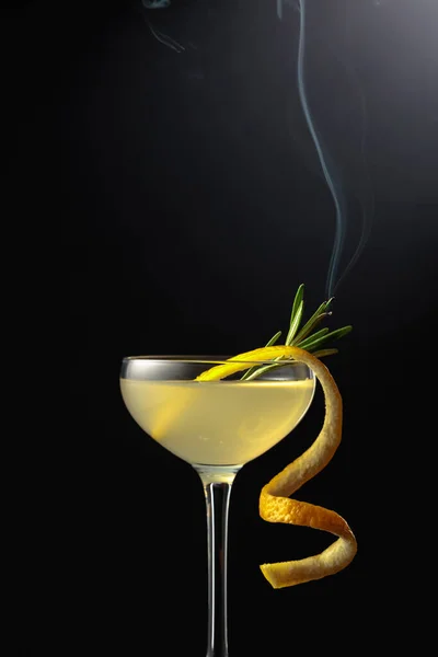 Лимончелло Стакане Сладкий Итальянский Лимонный Ликер Традиционный Крепкий Алкогольный Напиток — стоковое фото