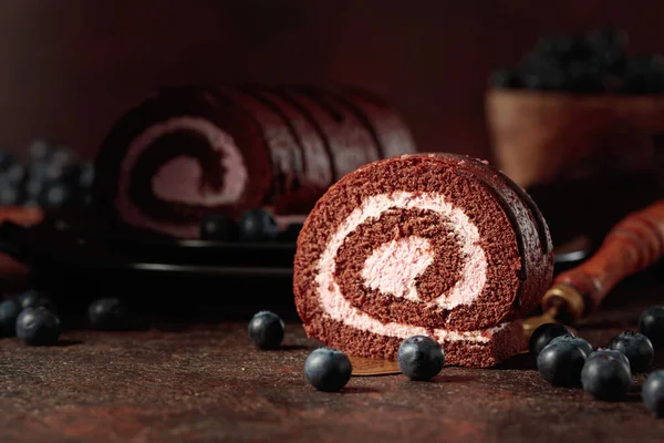 Chocolate Roll Cake Blueberries Old Brown Table — Foto de Stock