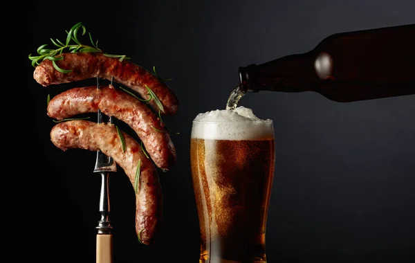 Beer Grilled Sausages Rosemary Sausages Fork Sprinkled Rosemary — Stock Photo, Image