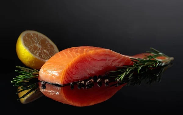 Smocked Salmon Piece Rosemary Lemon Peppercorn Black Reflective Background —  Fotos de Stock