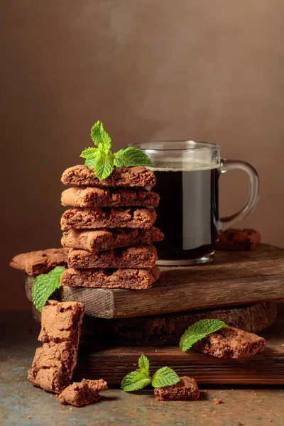 Pieces Fresh Brownie Mint Cup Black Coffee Rustic Brown Background — Stock Photo, Image