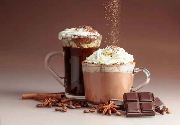 Chocolate Quente Café Com Chantilly Polvilhado Com Migalhas Chocolate Bebidas — Fotografia de Stock