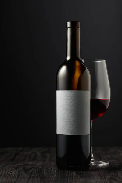 Bottle Glass Red Wine Black Wooden Table Bottle Empty Label — Stock Photo, Image