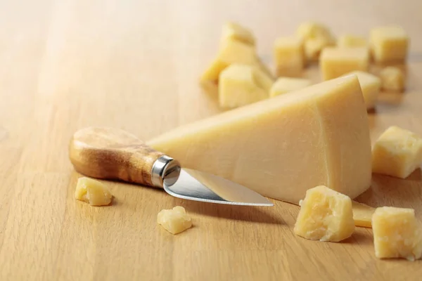 Parmesan Cheese Knife Wooden Cutting Board —  Fotos de Stock
