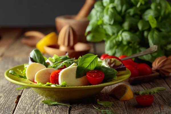 Green Salad Mozzarella Tomato Basil Green Plate Old Wooden Table — Stock Photo, Image