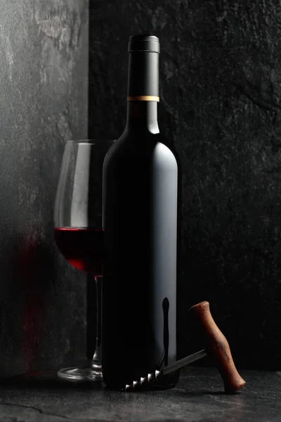 Red Wine Corkscrew Black Stone Background — Fotografia de Stock