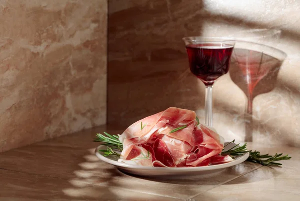 Italian Prosciutto Spanish Jamon Rosemary Red Wine Kitchen Table — Zdjęcie stockowe
