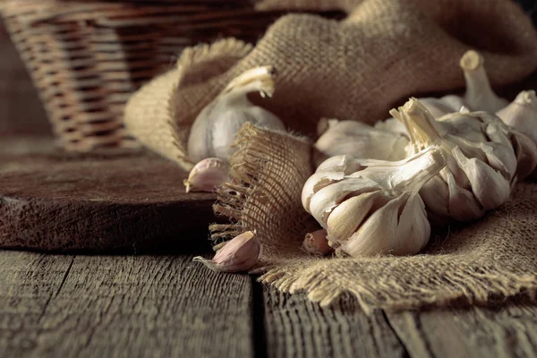Garlic Bulbs Old Wooden Table — Zdjęcie stockowe