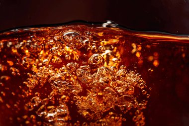 Baloncuklu serinletici yaz içeceği. Makro çekim.