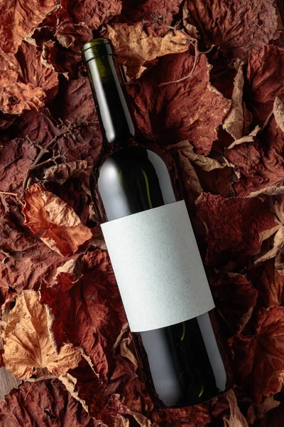 Bottle Red Wine Empty Label Dried Vine Leaves Top View —  Fotos de Stock