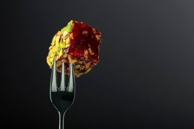 Siyah arka planda geleneksel Türk zevki. Boşluğu kopyala.