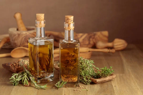 Bottles Olive Oil Herbs Spices Olive Oil Kitchen Utensils Wooden — Stock fotografie