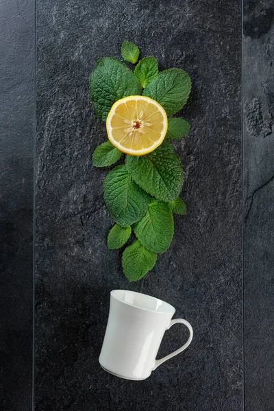 White Mug Lemon Mint Leaves Top View — Fotografia de Stock