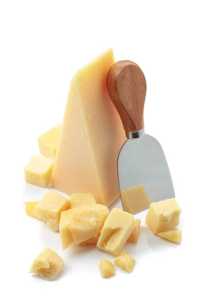 白い背景に隔離されたパルメザンチーズ — ストック写真