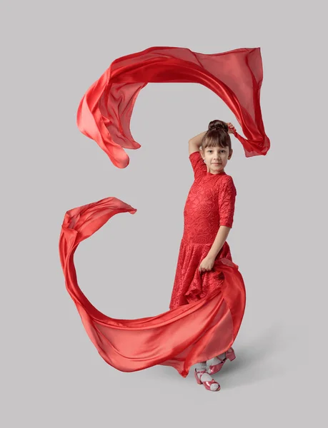 Dansande Flicka Röd Klänning Med Flygande Rött Tyg — Stockfoto