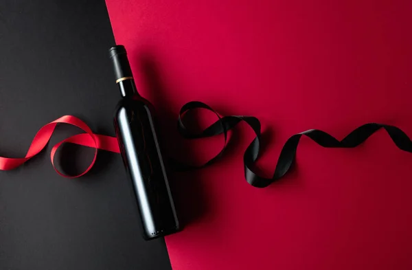 Bottle Red Wine Satin Ribbons Top View Copy Space — Fotografia de Stock