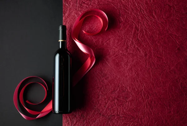 Bottle Red Wine Red Pink Satin Ribbons Top View — Foto Stock