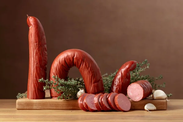 Smoked Sausage Thyme Garlic Wooden Table Copy Space — Stock Photo, Image