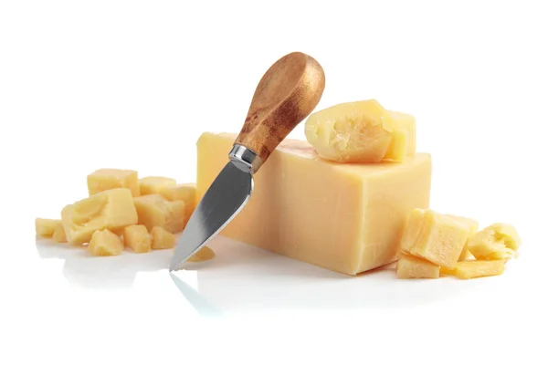 白い背景に隔離されたパルメザンチーズ — ストック写真