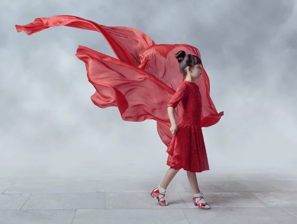 Girl Red Dress Flying Fabric Background Foggy Sky — Stock Photo, Image