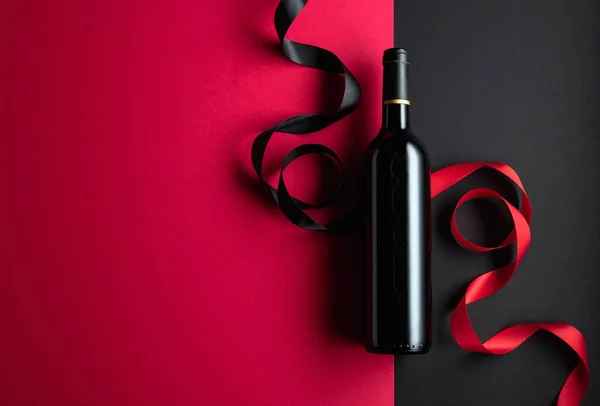 Bottle Red Wine Satin Ribbons Top View Copy Space — Stock Photo, Image