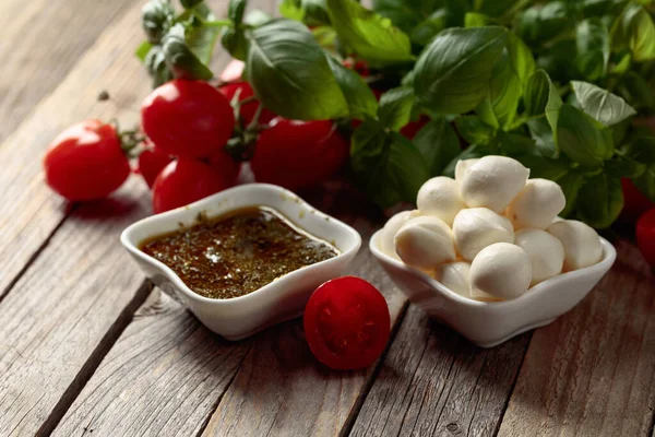 Mozzarella Cheese Basil Pesto Sauce Tomatoes Old Wooden Table Traditional — Stock Photo, Image
