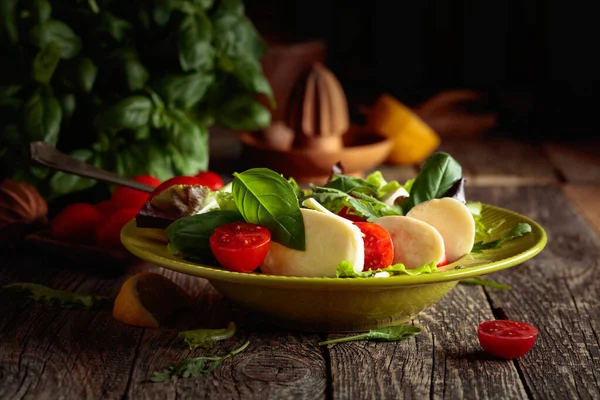 Green Salad Mozzarella Tomato Basil Old Wooden Table — Stock Photo, Image