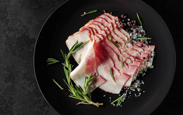 Bacon Rosemary Salt Pepper Black Plate Top View — Stock Photo, Image