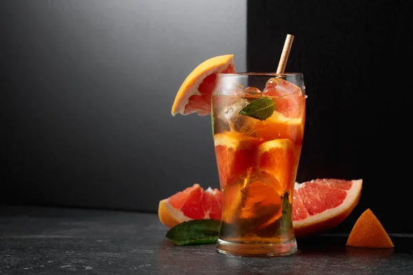Jeges Tea Vagy Nyári Frissítő Ital Jéggel Mentával Grapefruittal Fénymásolási — Stock Fotó