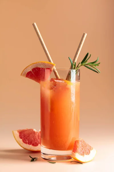 Summer Cocktail Grapefruit Rosemary Ice Frozen Glass — стоковое фото