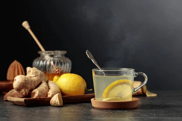 Имбирный Чай Лимоном Медом Черном Фоне — стоковое фото