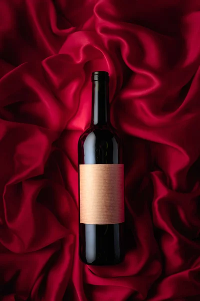 Bottle Red Wine Empty Label Satin Background Top View — Stock Photo, Image