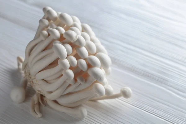 Купка Грибів Шімеджі Білому Дерев Яному Столі Японська Кухня — стокове фото