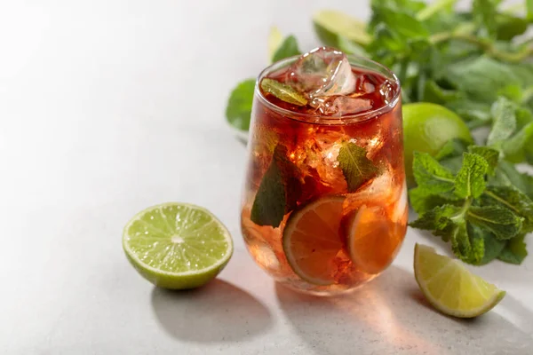 Cocktail Cuba Libre Med Rom Cola Mint Och Lime Kall — Stockfoto