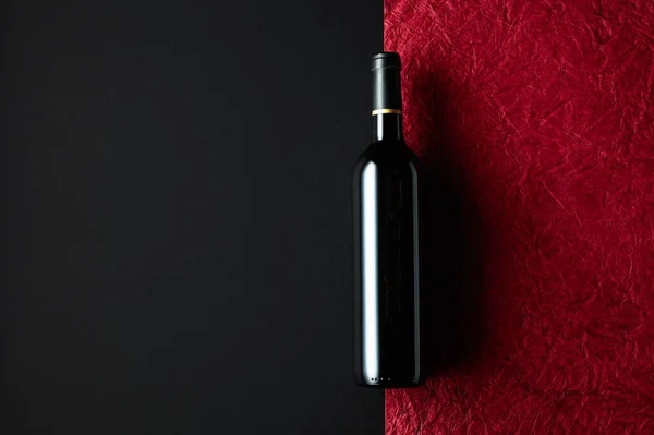 Bottle Red Wine Background Old Red Crumpled Paper Top View — Fotografia de Stock
